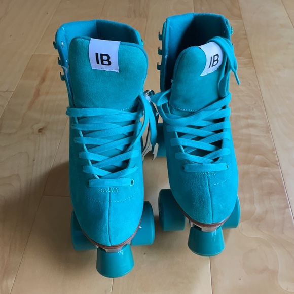 Intentionally Blank turquoise skates - Picture 4 of 8